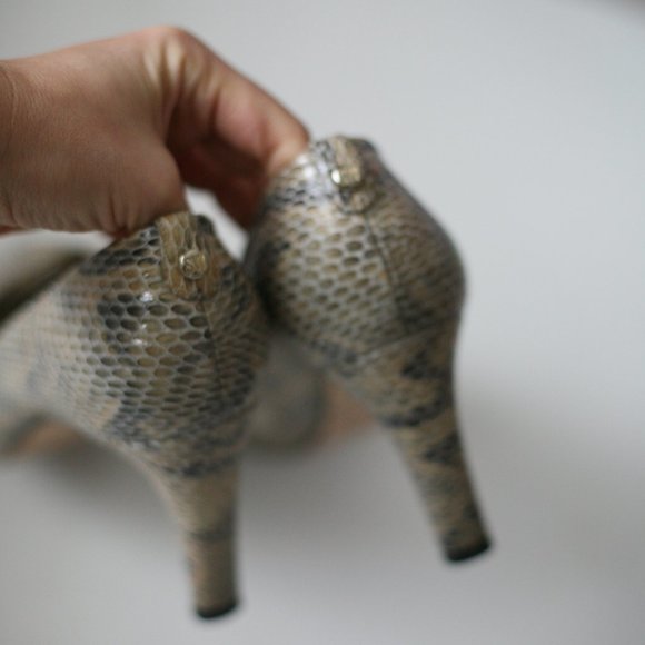 Stuart Weitzman tan snakeskin peep toe heels - Picture 4 of 5